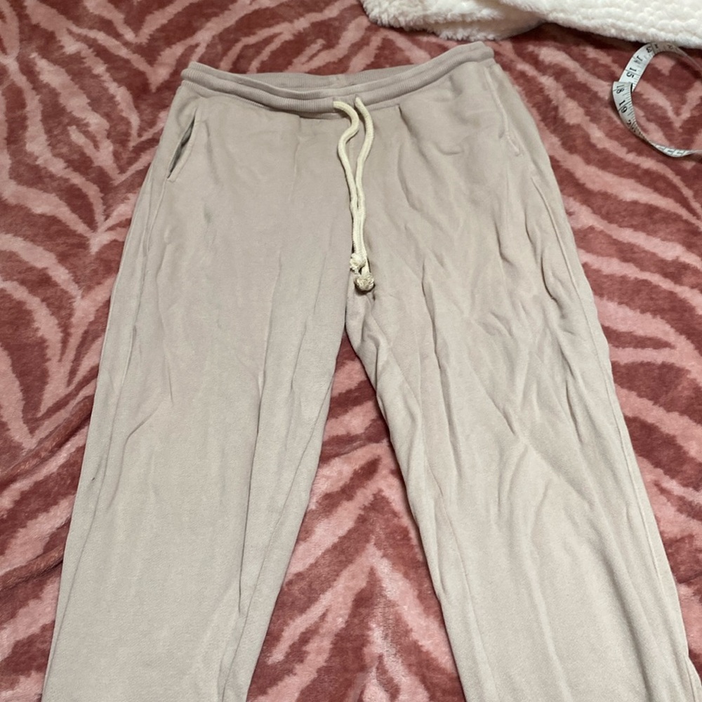 Size small universal threads joggers